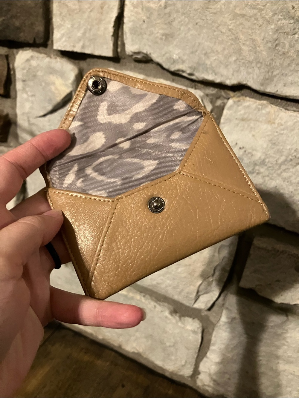 Aimee Kestenberg Compact Tan Leather Key Card Wallet - Picture 3 of 6